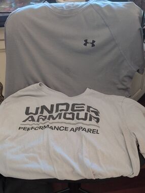 2 Under Armour Light Gray Short Sleeve Tee with Logo One Heat Gear Other Fabric